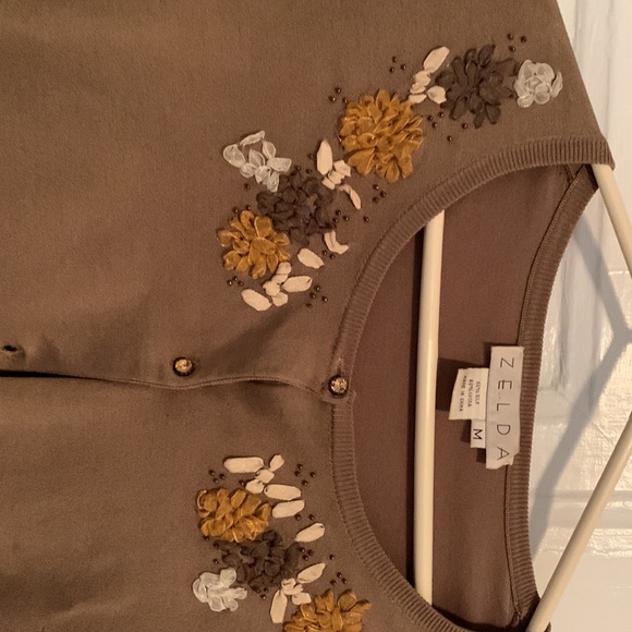 Stunning Zelda sweater - Picture 3 of 5